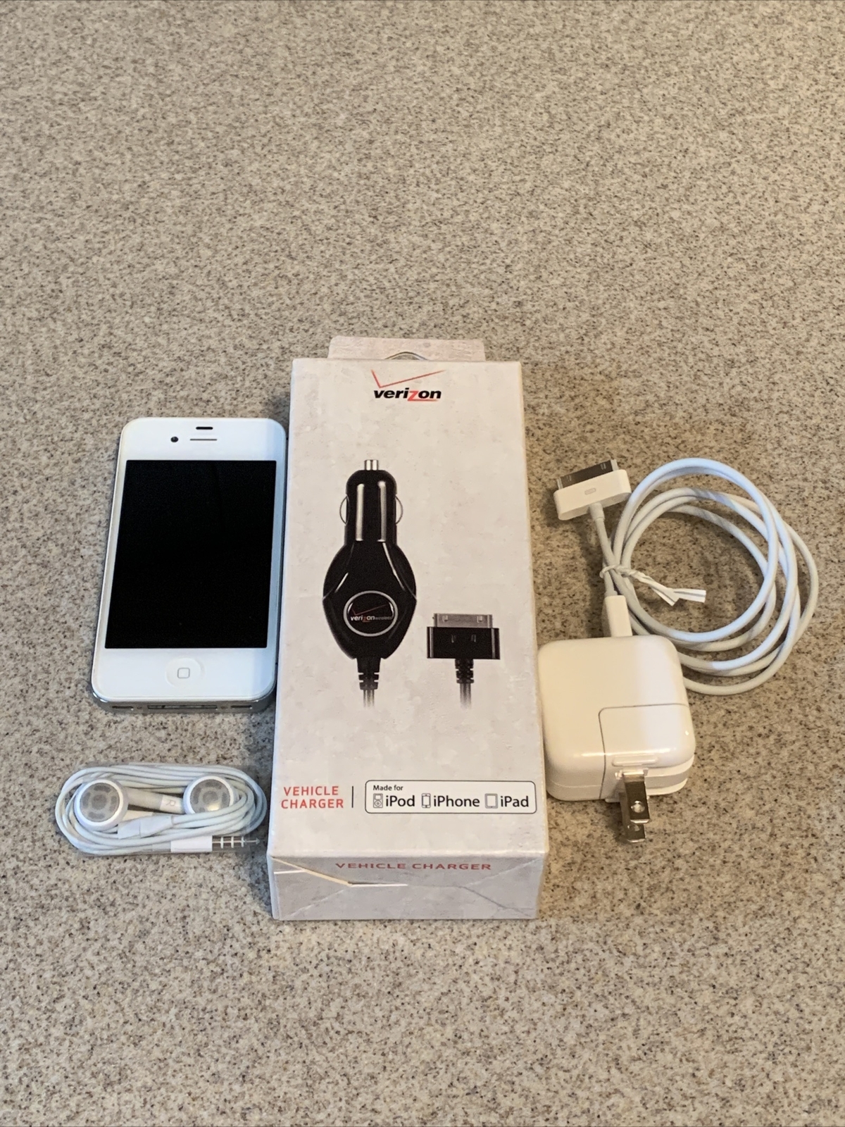 Apple iPhone 4 ?GB Verizon White A1349 Wall & Car Charger Headphones