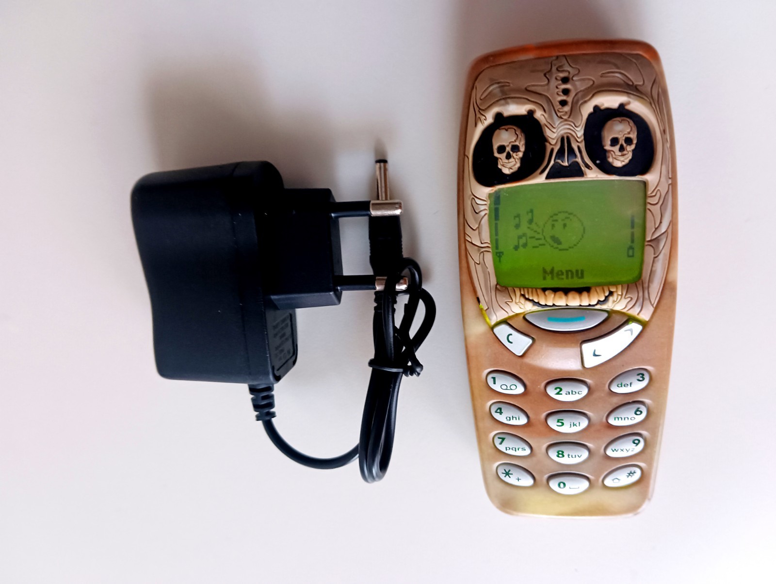 Nokia 3310 VERY RARE SKELETOR Cover + New Battery + Charger – Works