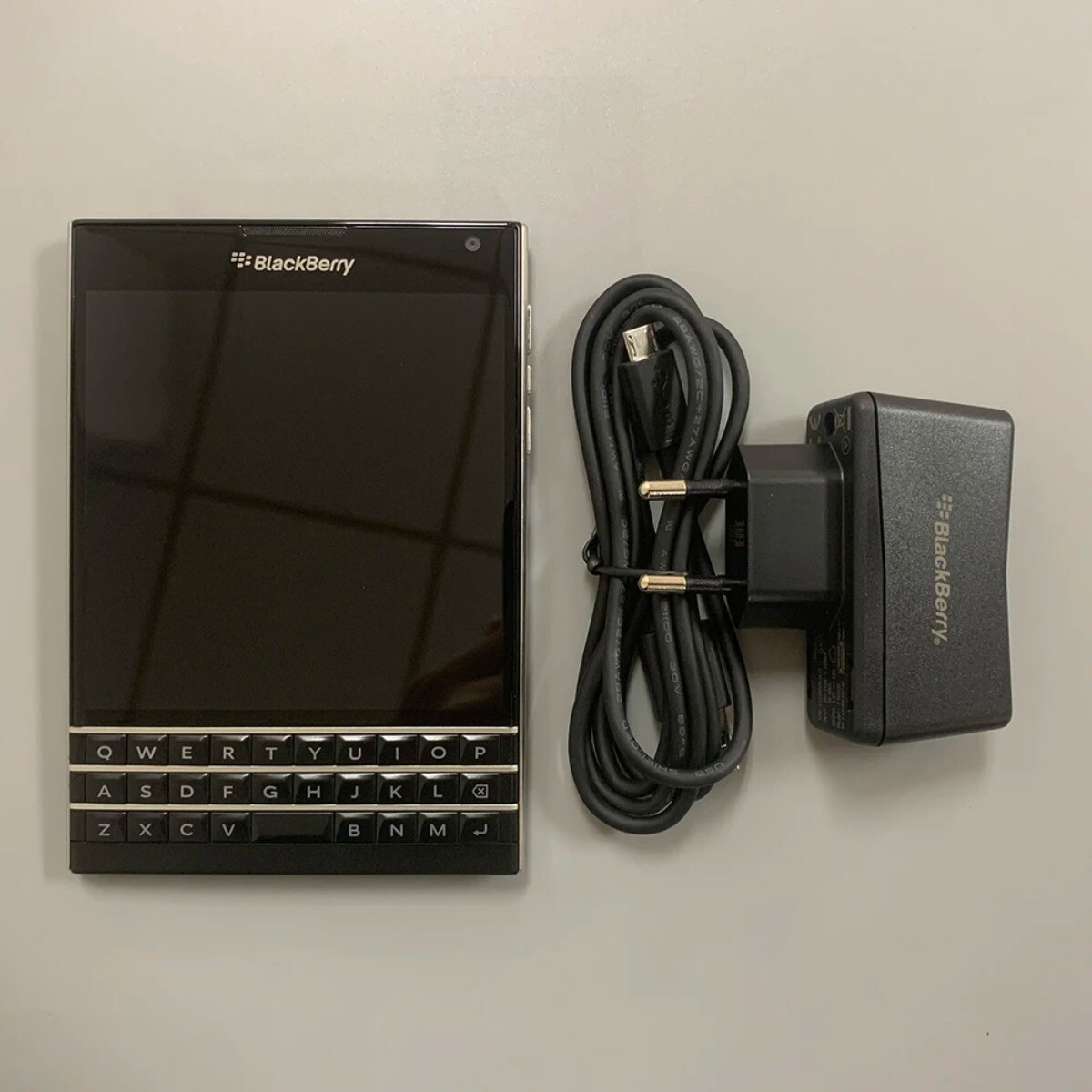 Blackberry Passport Q30 Original Unlocked BlackBerryOS 4.5” 32GB 13.0MP Phones