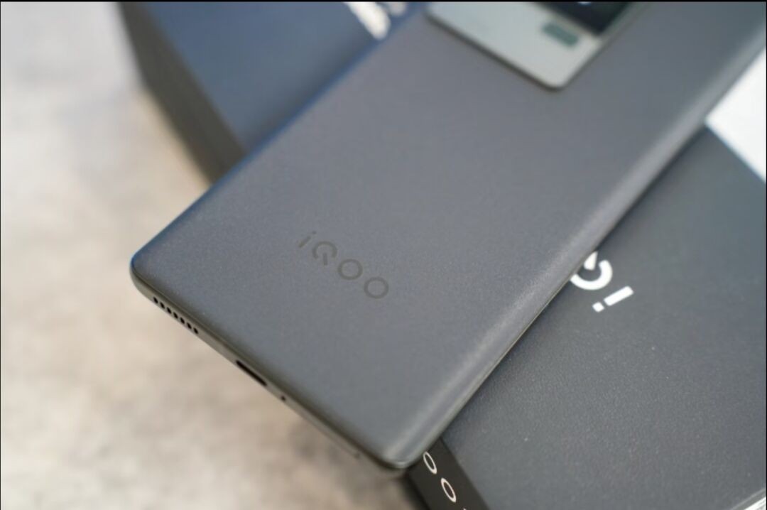 vivo iQOO 11 Pro 5G 6.78″ 50MP Android 13 Snapdragon 8 Gen 2 4700mAh unlocked
