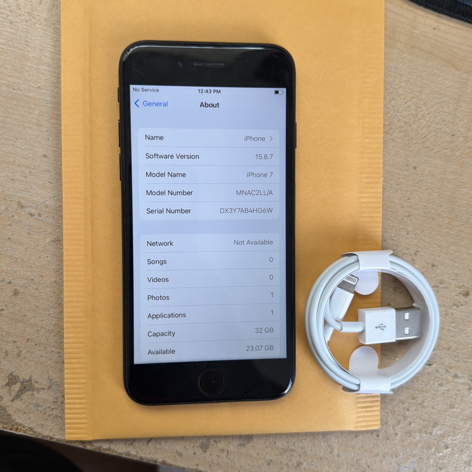Apple iPhone 7 – 32 GB – Black (Factory Unlocked) (Single SIM) Smartphone