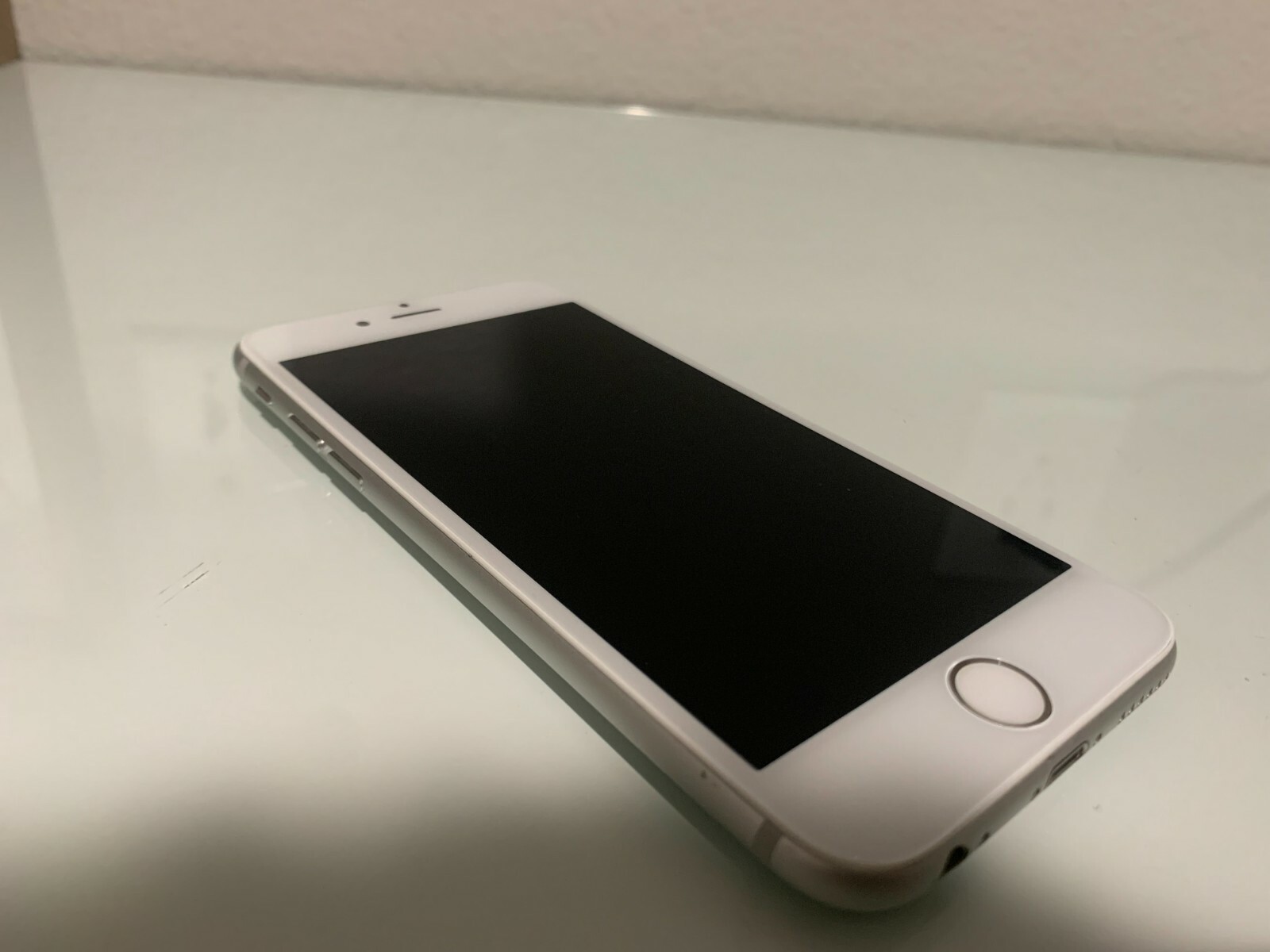 Apple iPhone 6 – 64GB – Silver (Unlocked) A1549 (CDMA + GSM)