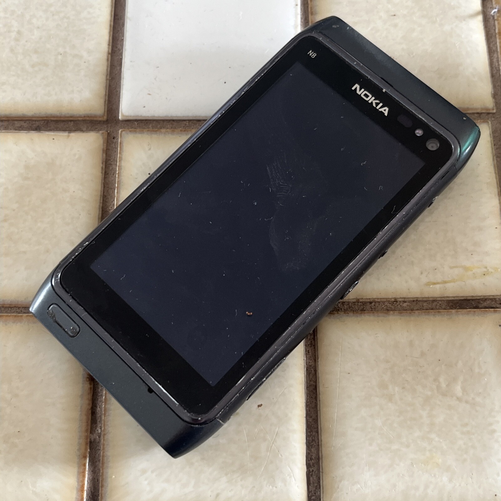 Original Nokia N8 3G WIFI GPS 12MP 3.5″ Gamimg Touchscreen Symbian CameraPhone