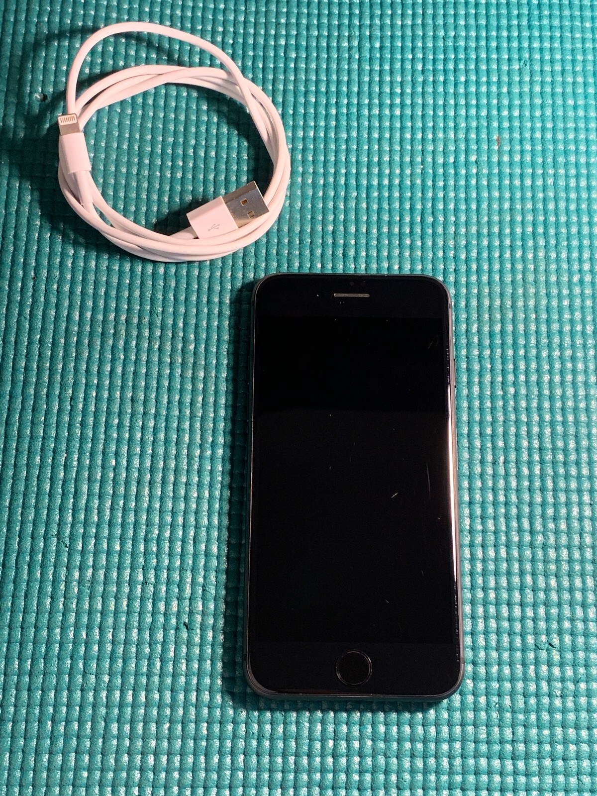 Apple iPhone 8 64GB Unlocked Smartphone – Space Gray A1863 (CDMA + GSM)