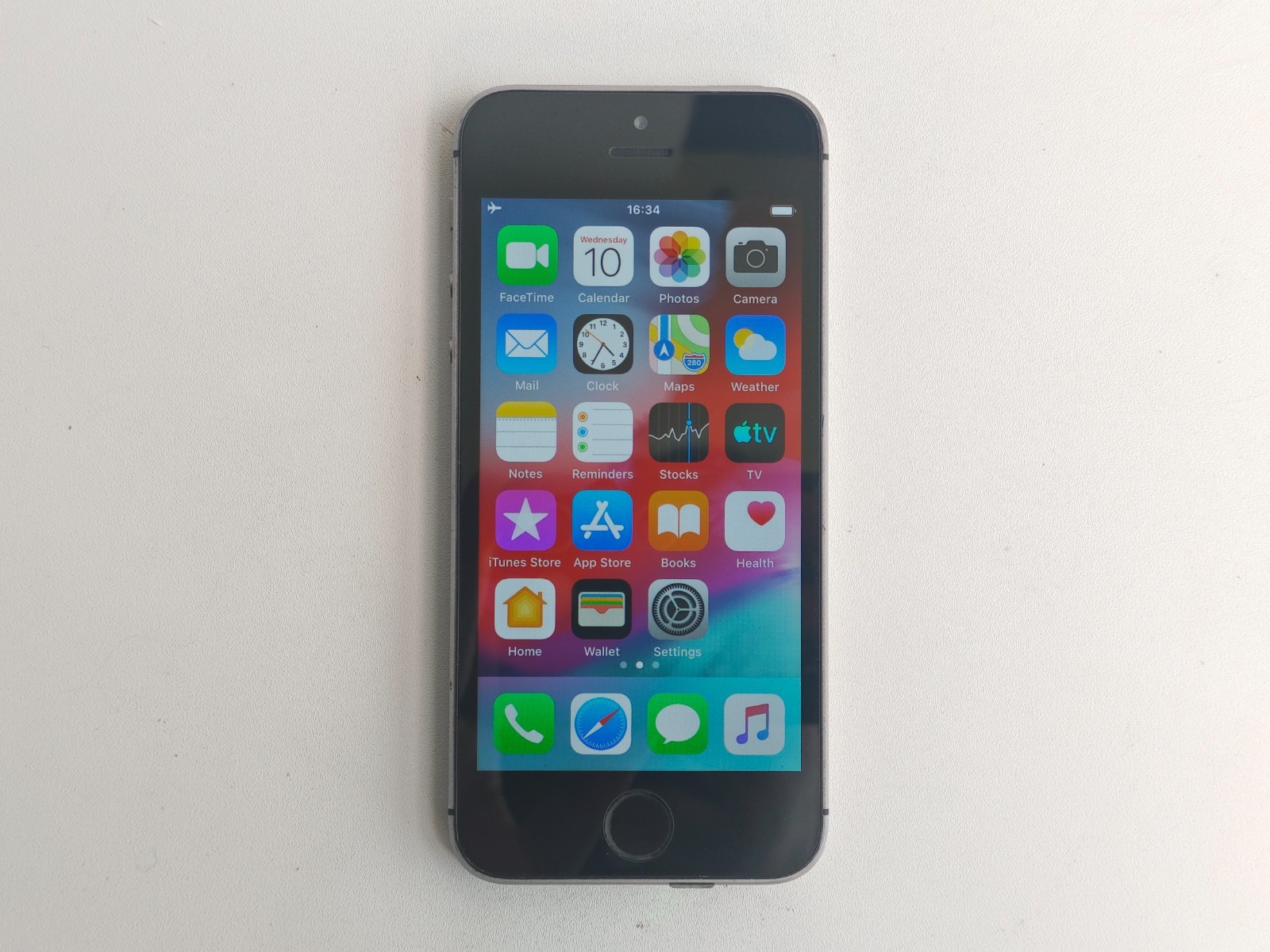 90%N ew Apple iPhone 5/5s 16/32/64GB Factory UNlocked(any carrier)All Color GOOD