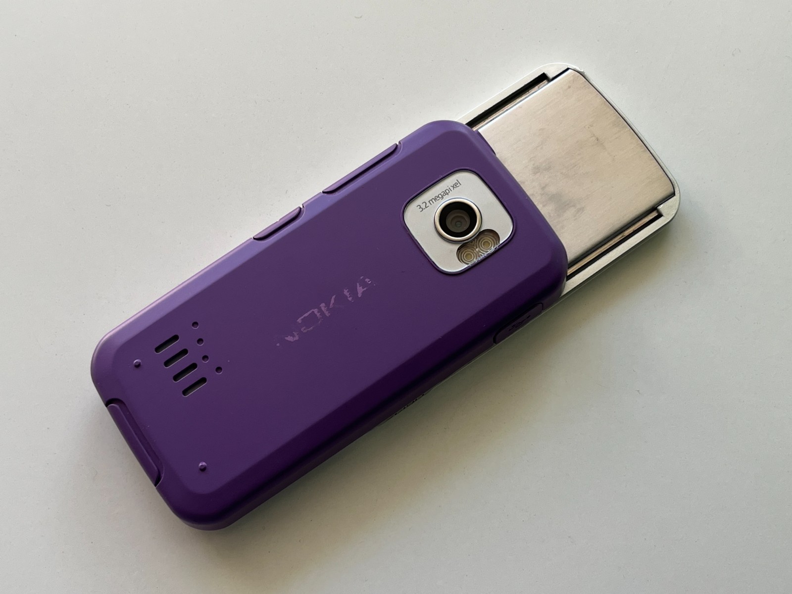 Nokia 7610 Supernova – 64 MB – Passionate Purple (Unlocked)