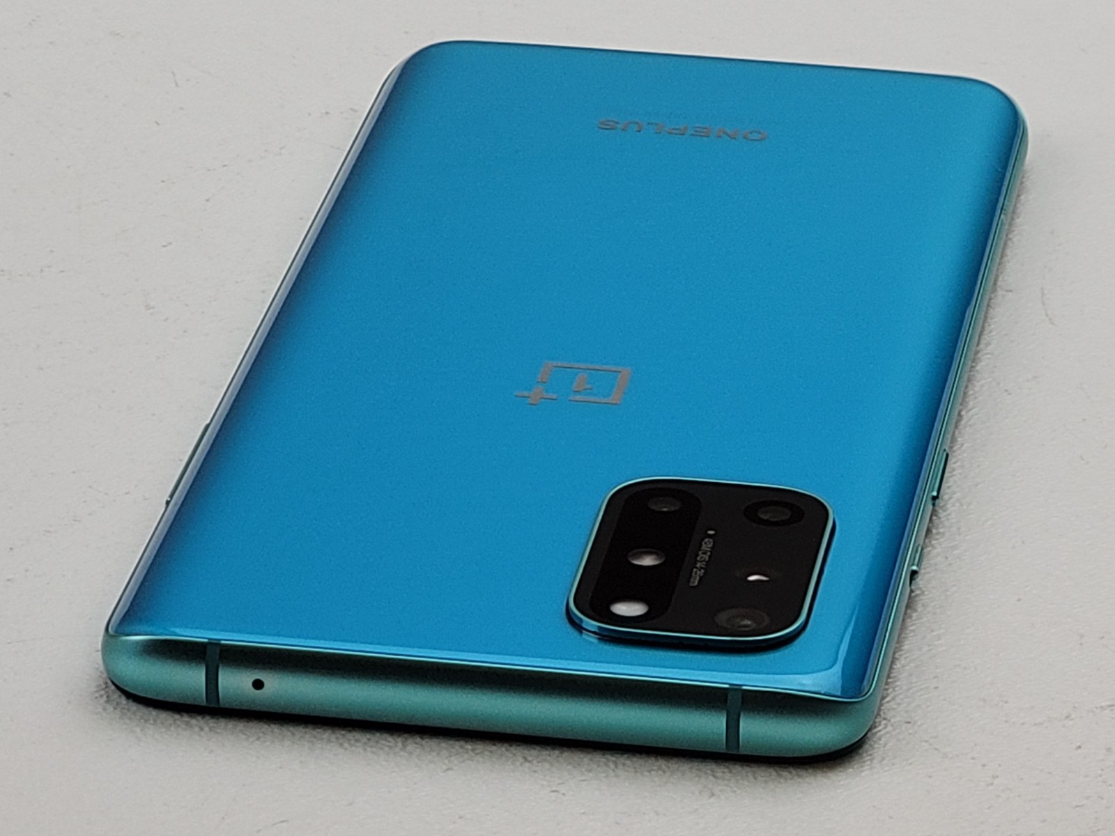 OnePlus 8T (KB2007) 256GB – Green (T-Mobile) Smartphone – SMALL ISSUE – H6443