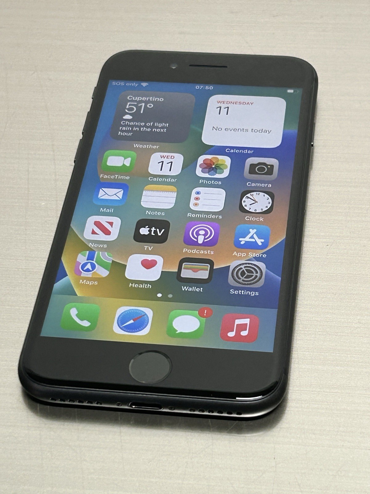 Apple iPhone 8 64GB A1863 Gray (Unlocked) (CDMA + GSM) Smartphone.