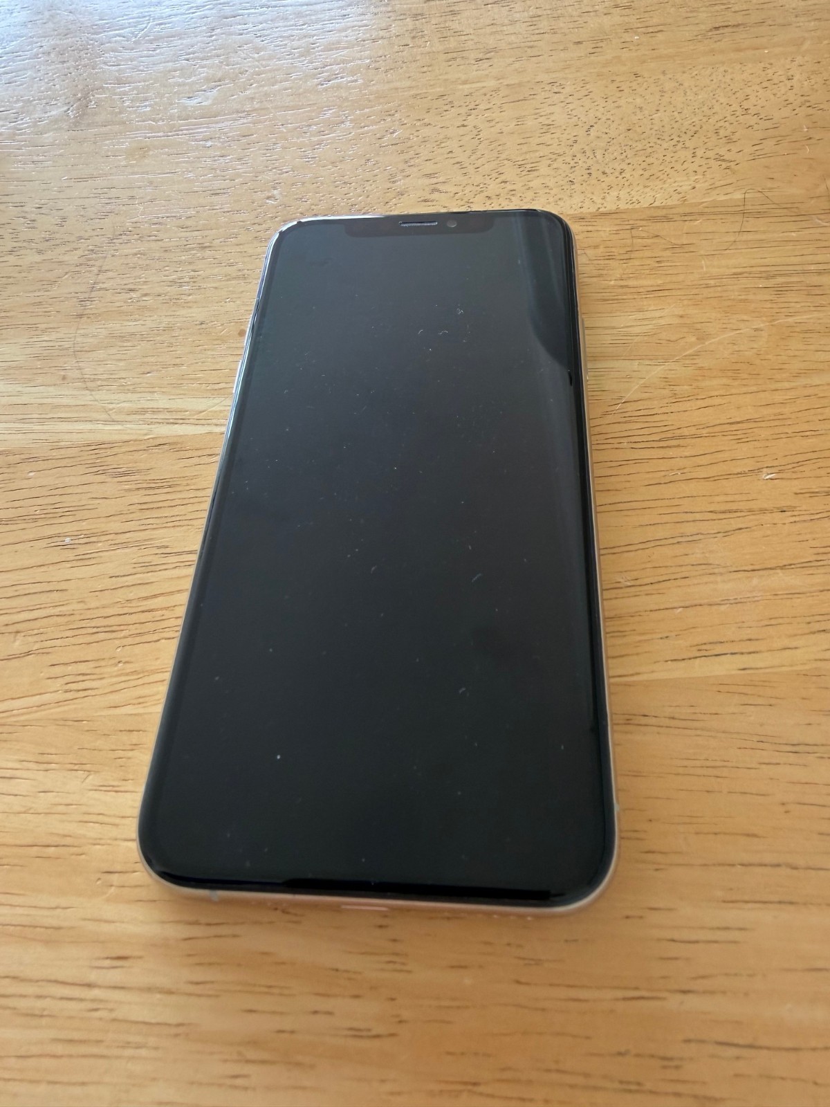 Apple iPhone XS – 64GB – Silver (Unlocked) A1920, 77% battery, MT952LL/A