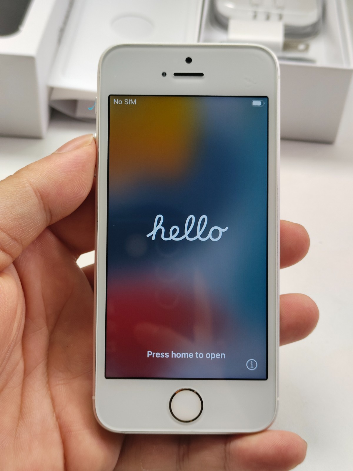 Apple iPhone SE 1st gen(2016) Factory UNlocked 16/32/64/128GB All color *Gift*