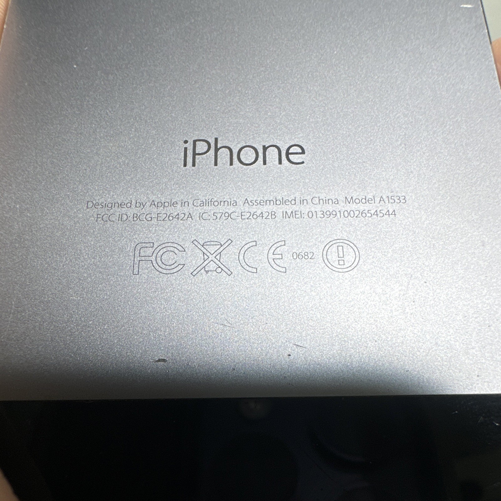 Apple iPhone 5s A1533 Gray 8MP Camera 4.0in iOS Wi-Fi Smartphone *Locked*
