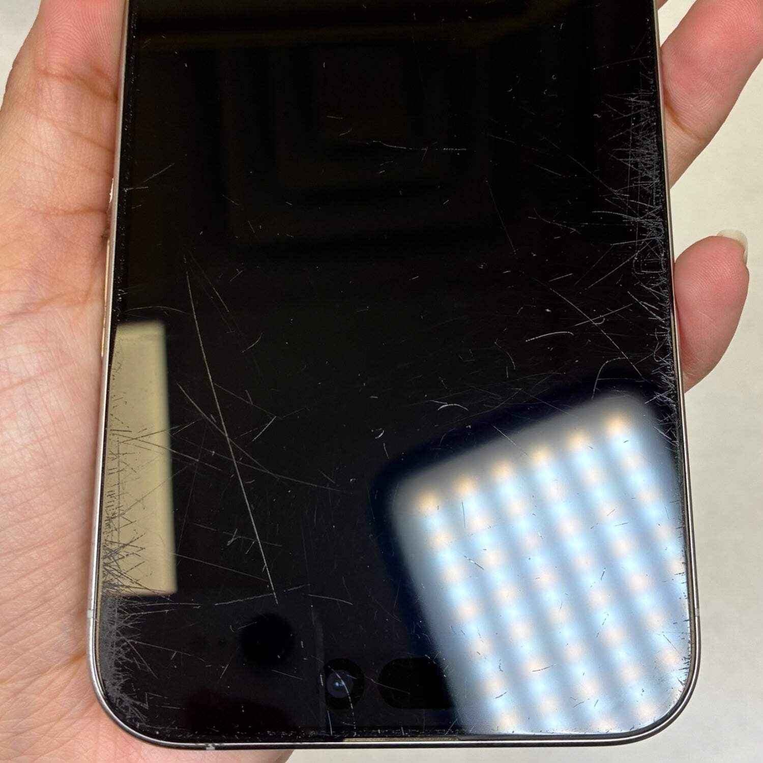 Unlocked Apple iPhone 15 Pro Max 512GB 18.6.2 White MU6C3LL/A