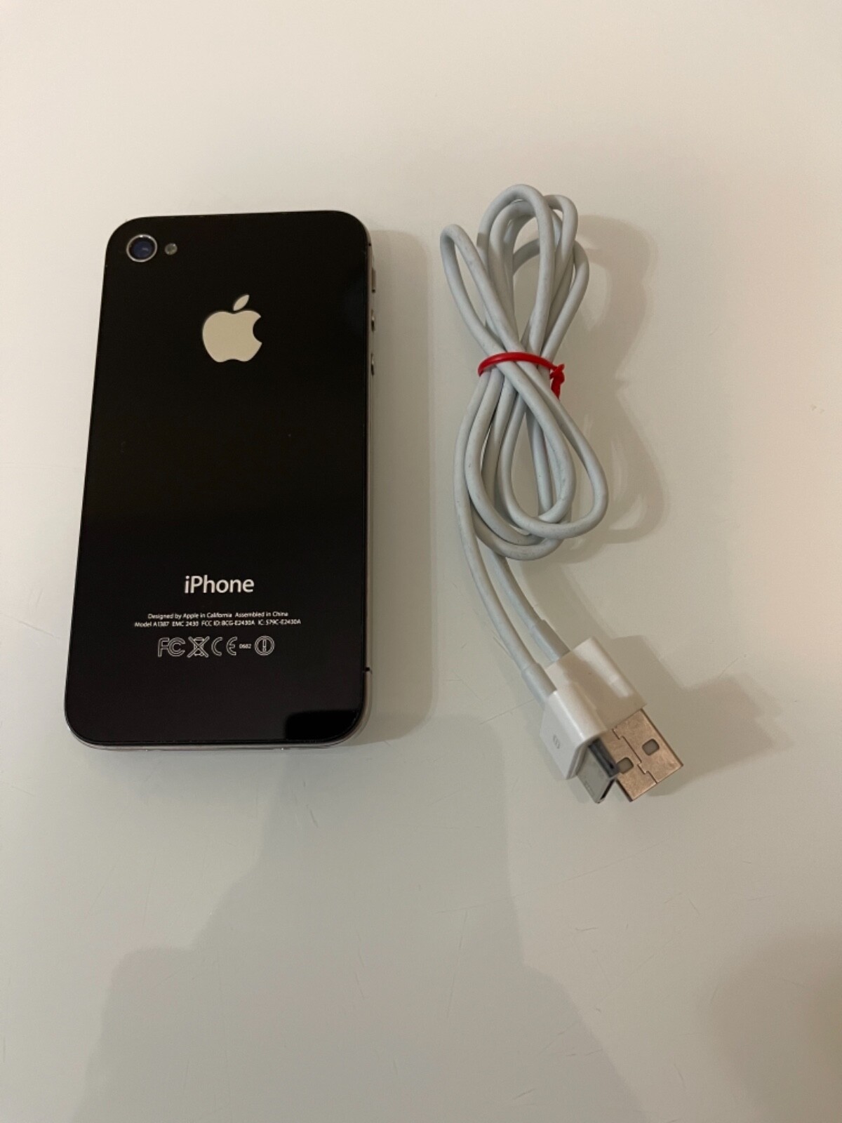 Apple iPhone 4 – 32GB – Black (Unlocked) A1332 (GSM) (CA)