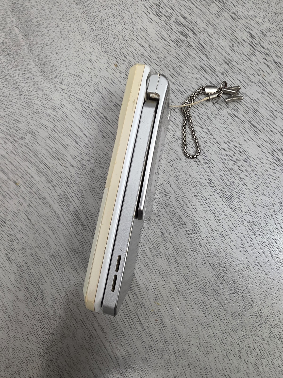 Sharp Aquos Docomo SH905iTV Japanese Flip Phone VIERA Keitai Mobile Phone – 2008