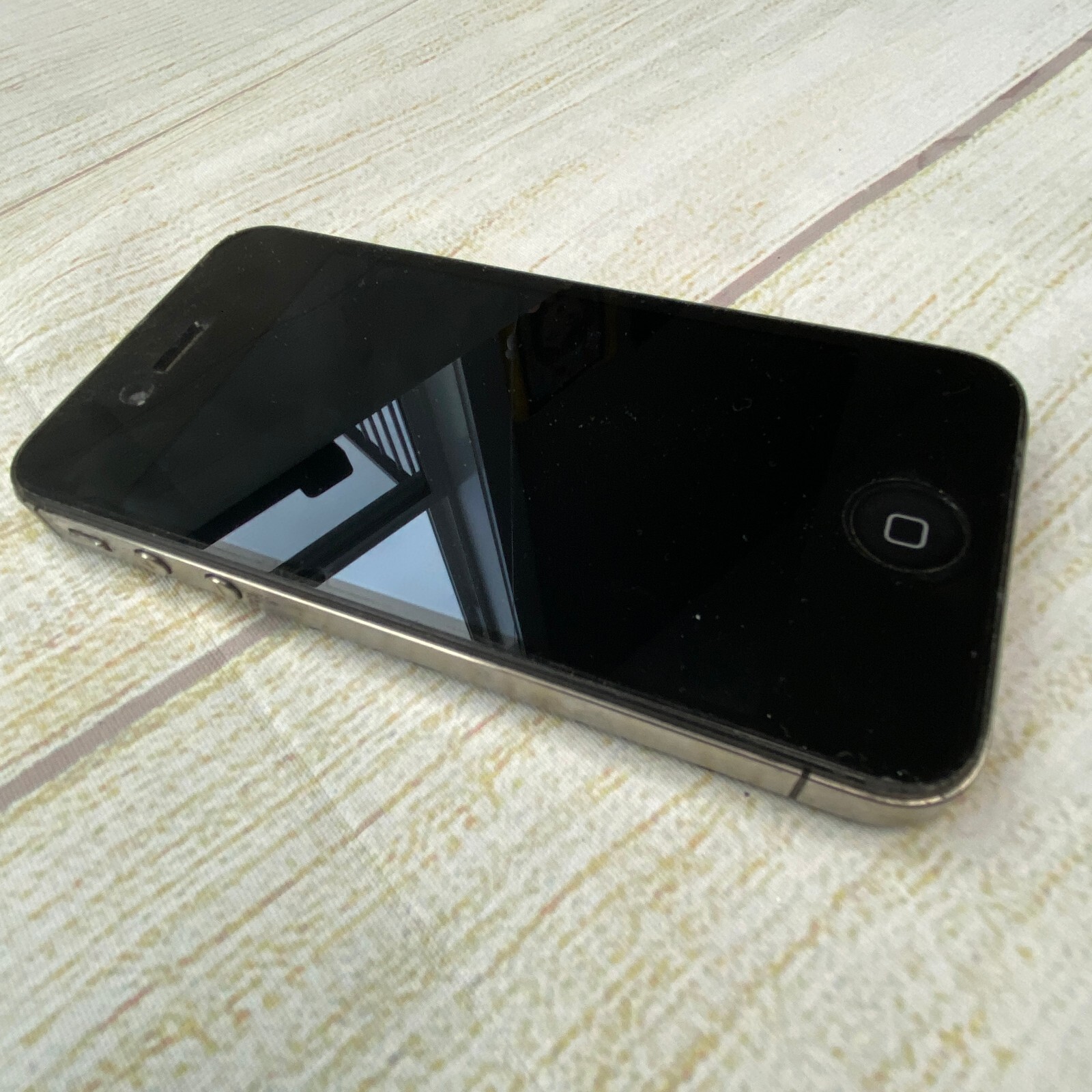 Black Apple iPhone 4 Model A1349 Untested Broken Glass Screen – For Parts