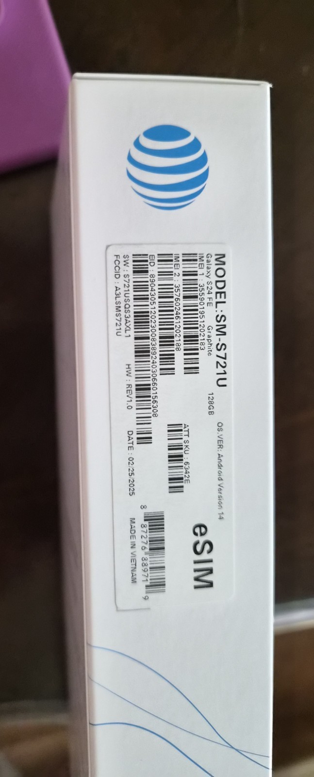 Samsung S24 FE Graphite, 128G, + Box, 3 Cases, Screen and Camera Covers – AT&T
