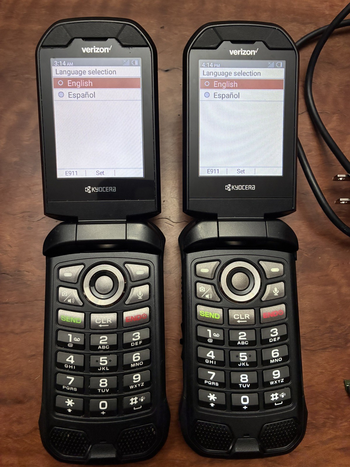 2x Kyocera DuraXV Extreme+ E4811 Phones, 1 Working + 1 functional Parts/Repair