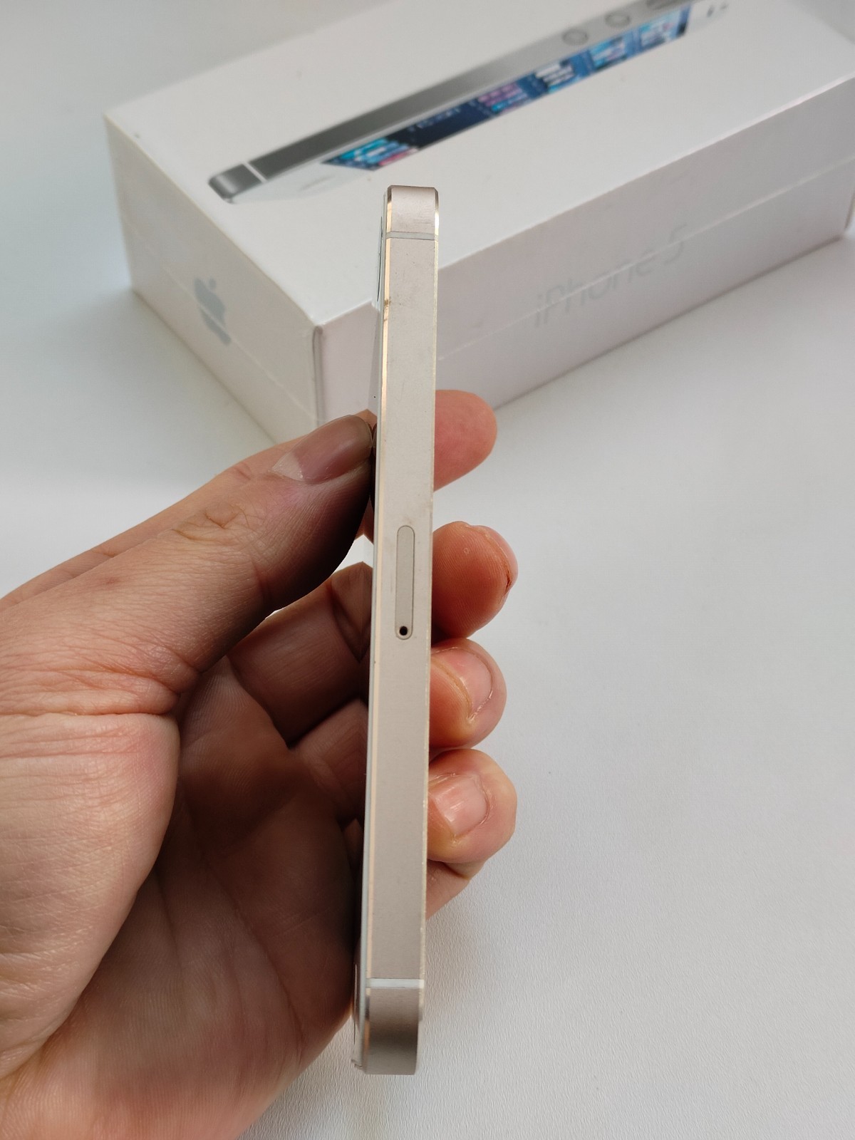 Apple iPhone 5/5s/5c 16GB Factory UNlocked Black/White/Gold Good 90%N ew US