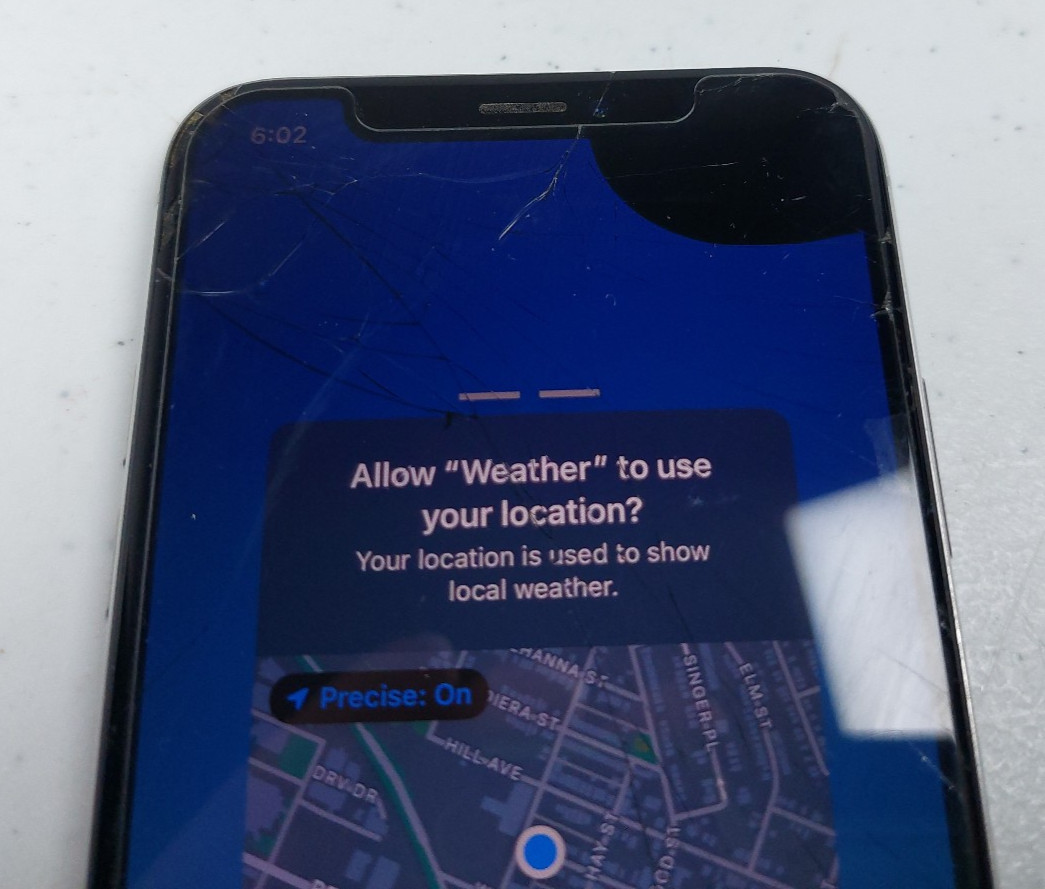 Cracked Glass & LCD Apple iPhone XS Silver A1920 256GB Clean Carrier Unlocked