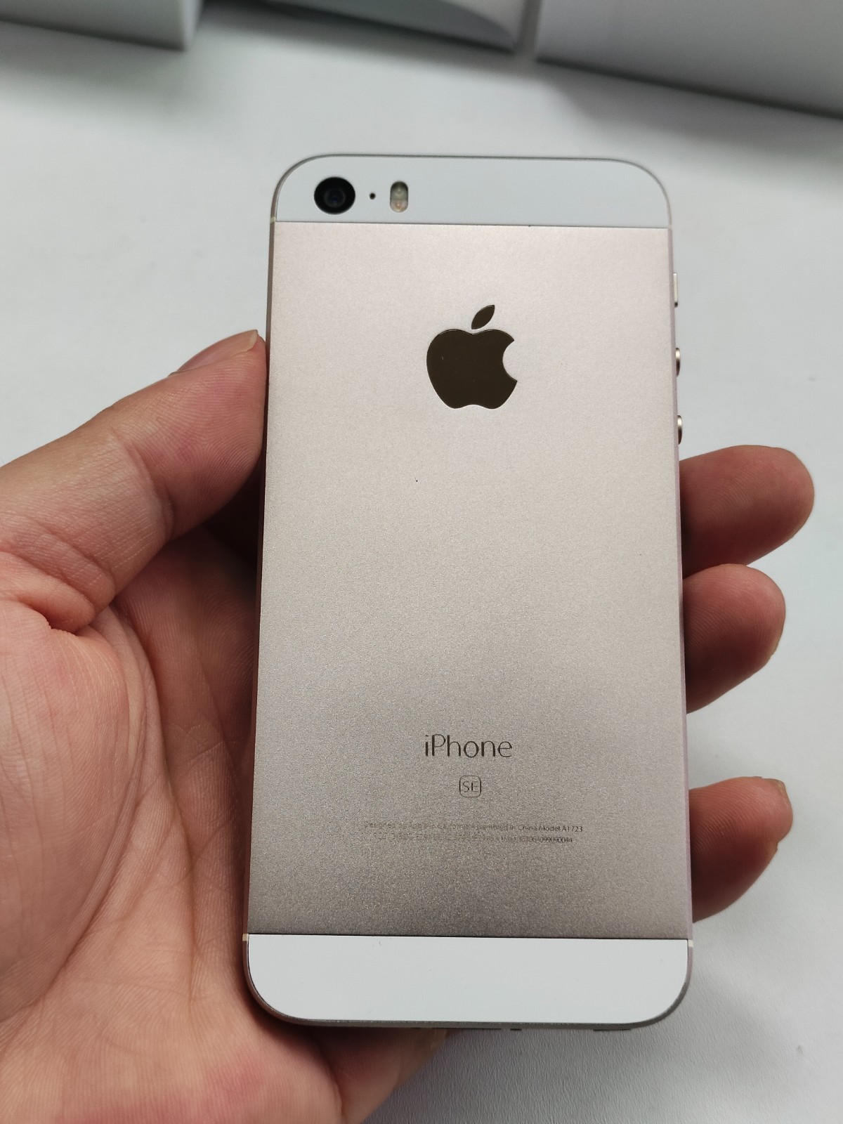Apple iPhone SE 1st gen(2016) Factory UNlocked 16/32/64/128GB All color *Gift*