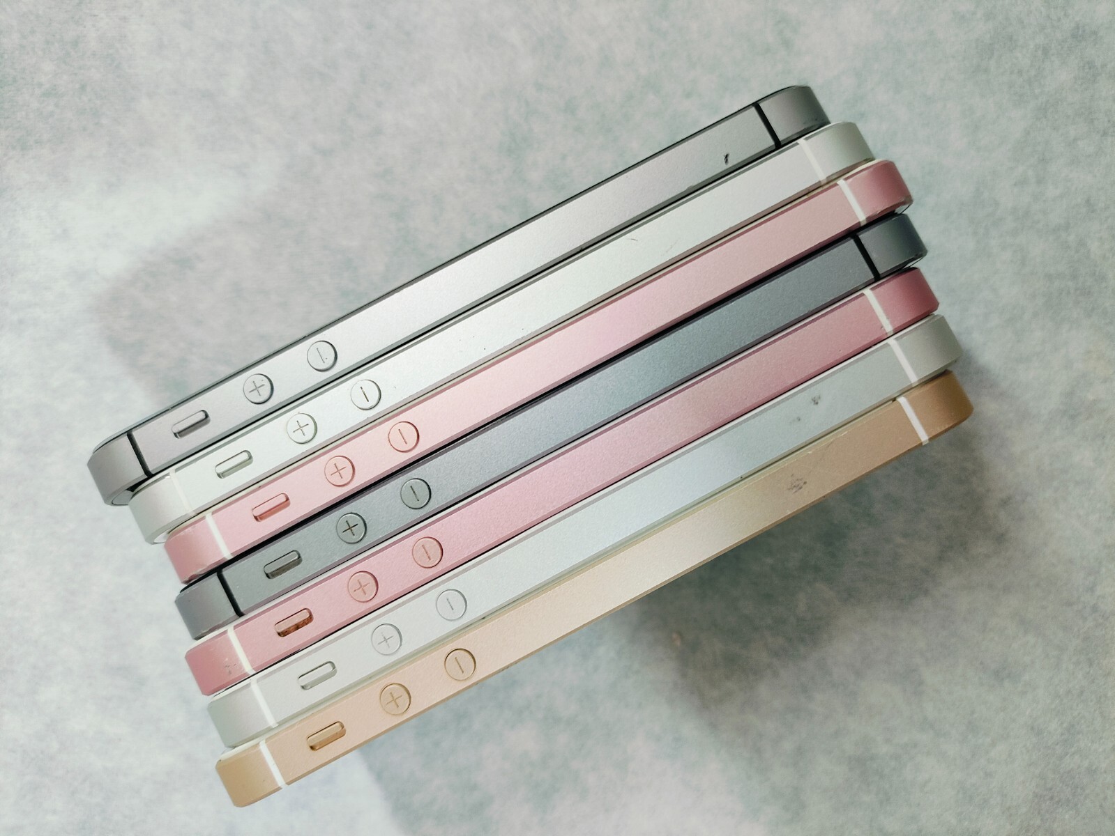 VERY GOOD Apple iPhone SE 2016 1st Gen (Unlocked) (CDMA + GSM) 16GB 32GB 64GB