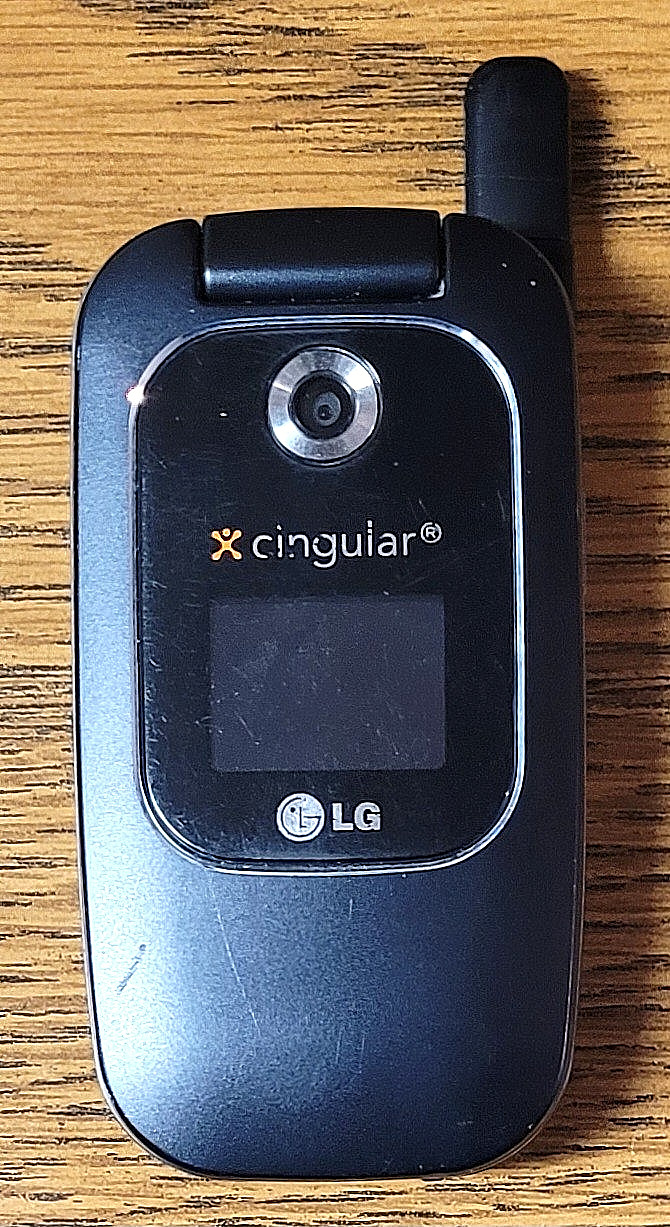 LG CU400 – Black and Gray ( AT&T ) Rare Cellular Flip Phone – Bundled