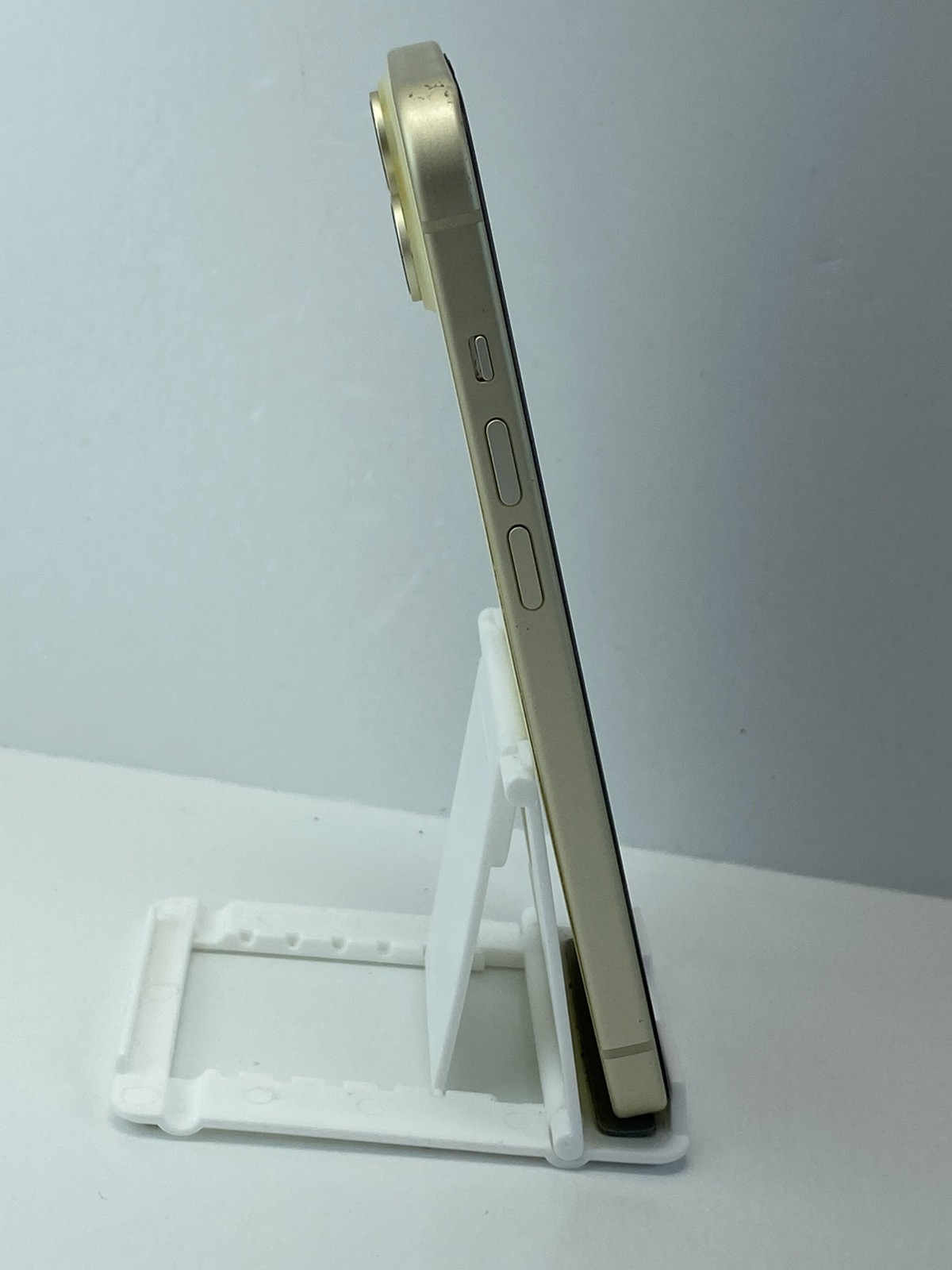 Apple iPhone 15 A2846 128GB Yellow 98% battery health Unlocked phone