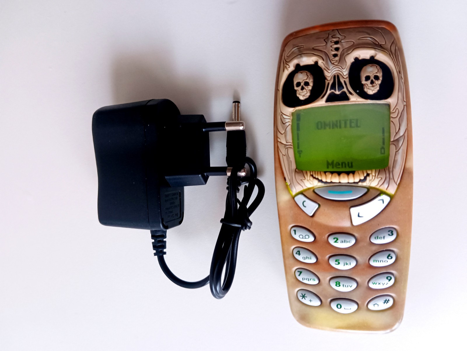 Nokia 3310 VERY RARE SKELETOR Cover + New Battery + Charger – Works