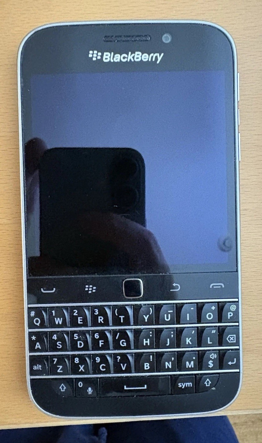 Zinwa Q25 (Blackberry Classic Q20) running Android 14