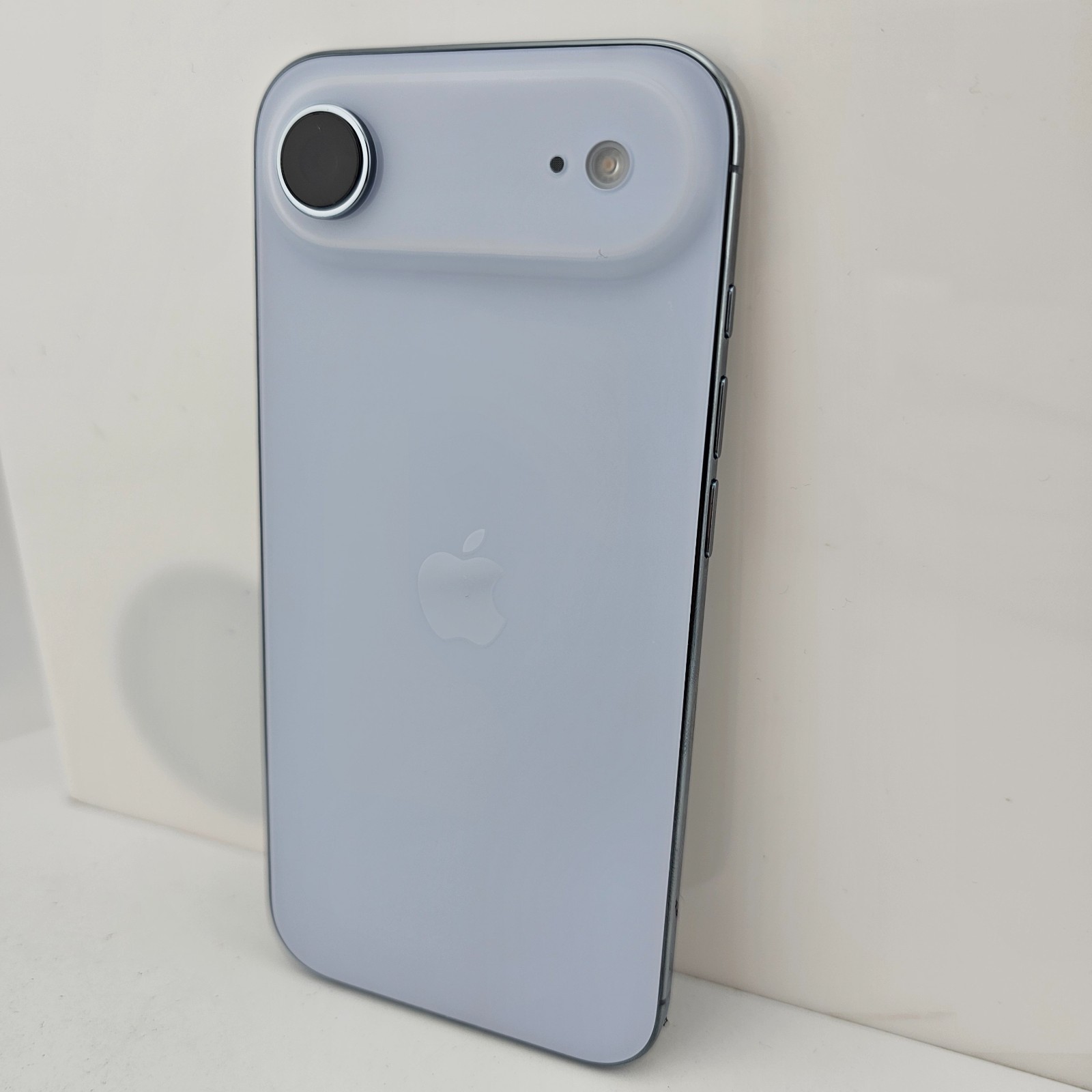 Apple iPhone Air A3260 eSIM – Spectrum Mobile – 256GB Blue – SMALL LCD SPOT