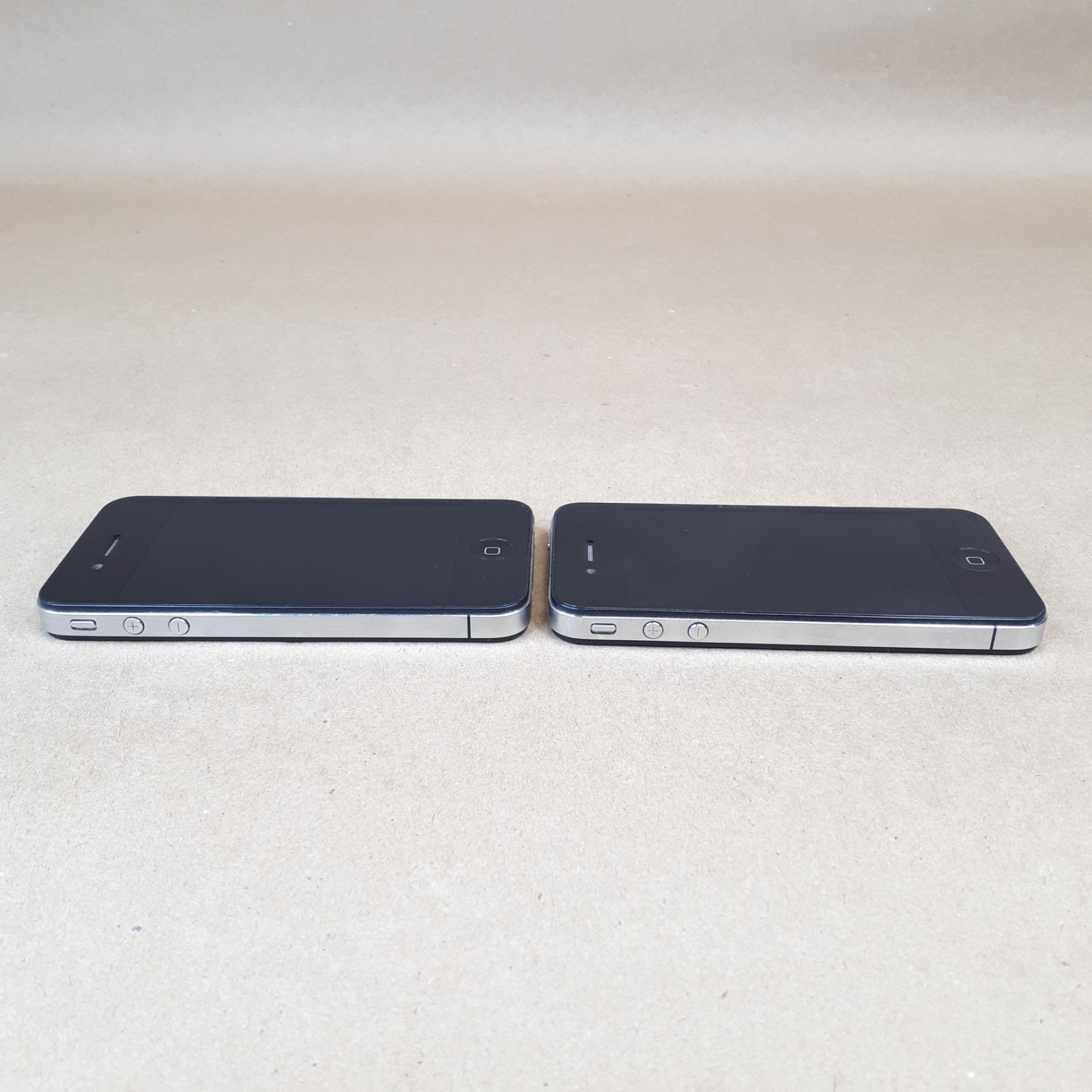 Apple iPhone 4 A1332 16 GB Black Rogers 3.5 Inch A4 512 MB Lot of 2 E6908