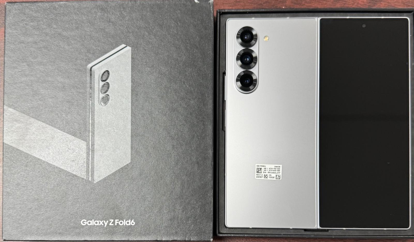 Pre-Owned 10/10- Samsung Galaxy Z Fold6 256GB SM-F956U (Unlocked)- Silver Shadow