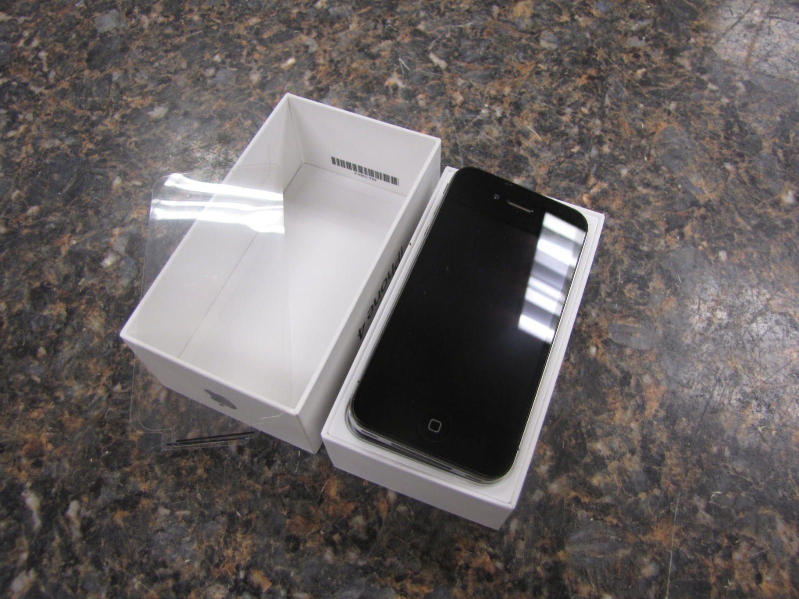 Apple iPhone 4 16GB Black Model A1332 in Original Box – Bulged battery