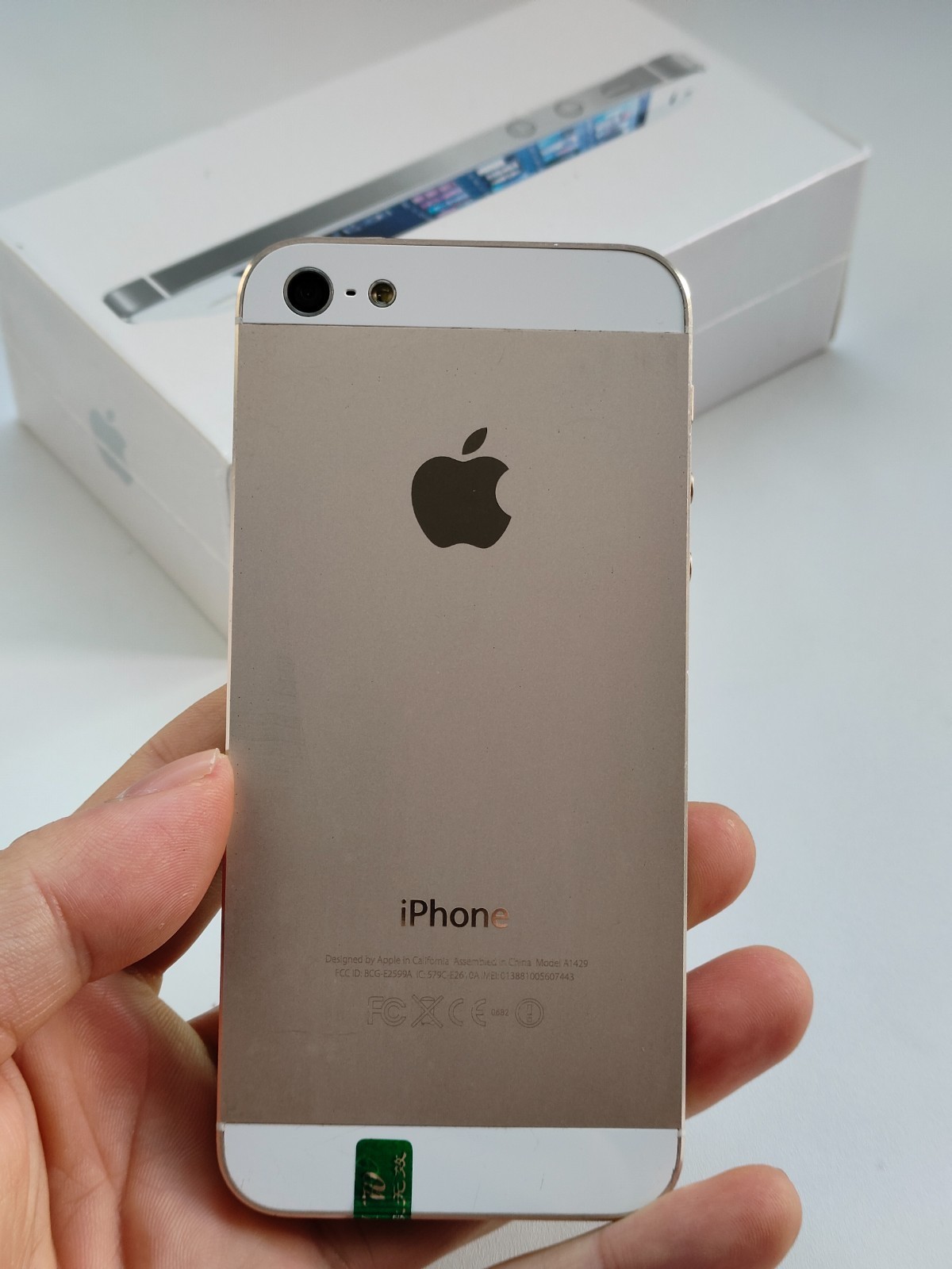 Apple iPhone 5/5s/5c 16GB Factory UNlocked Black/White/Gold Good 90%N ew US