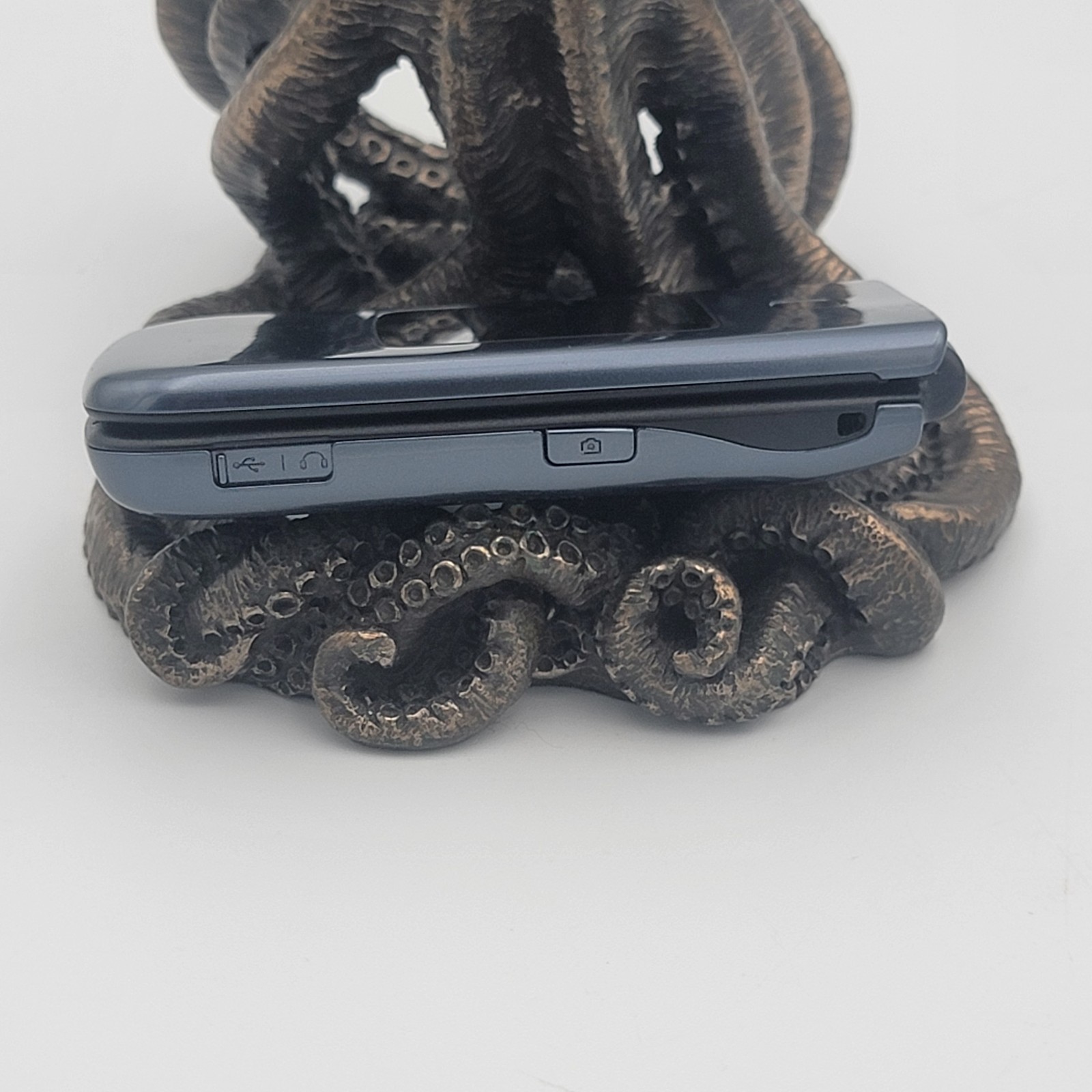 Samsung Chrono SCH-R260 (U.S. Cellular) – 51MB – CDMA – Blue Cellular Flip Phone