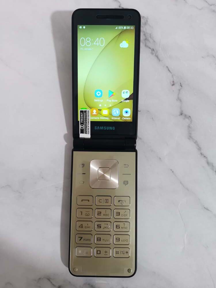 SM-G1600 Samsung Galaxy Folder 16GB Android Factory Unlocked Flip Smartphone