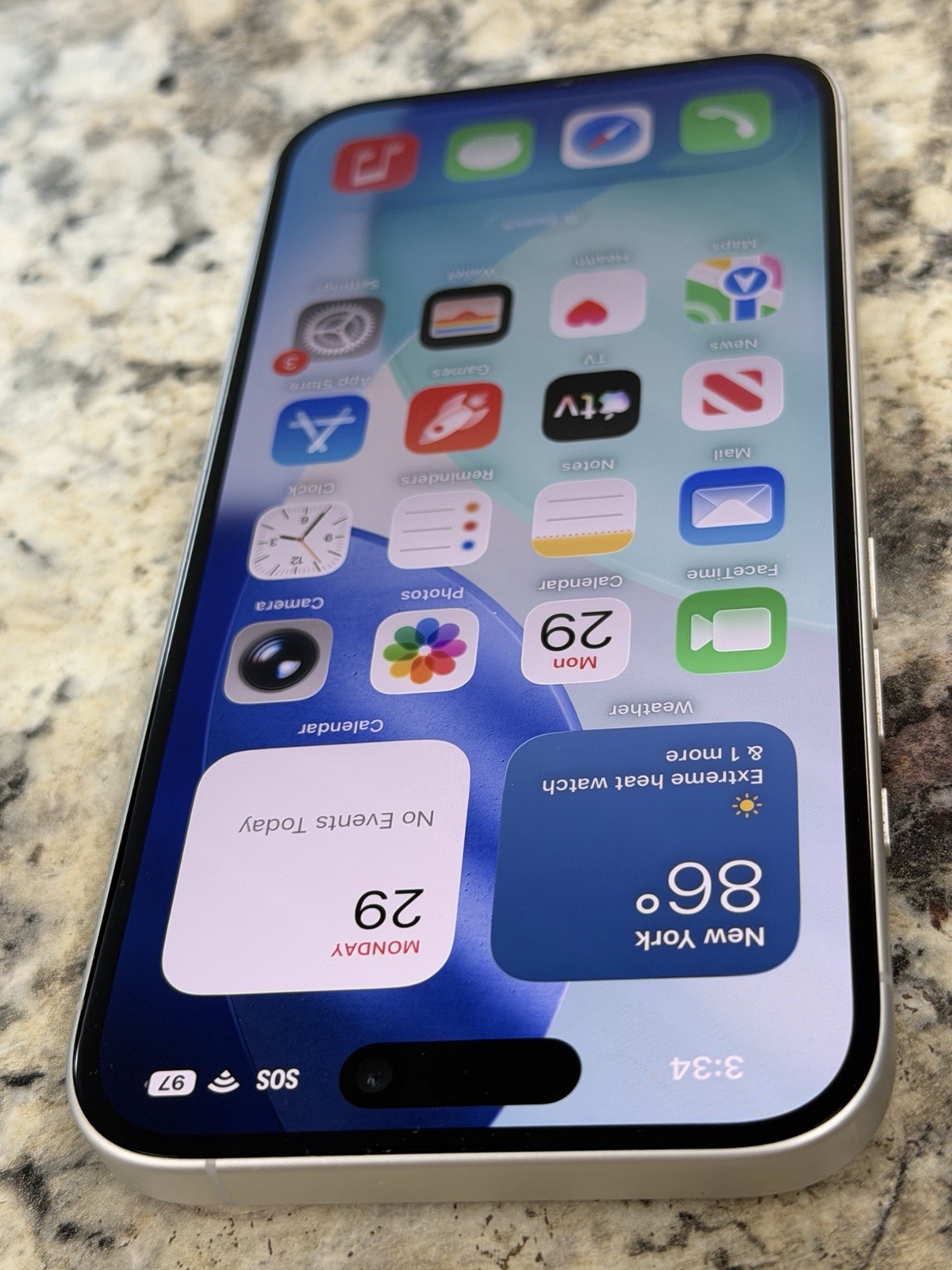 Apple iPhone 16 – 128GB – White (AT&T)