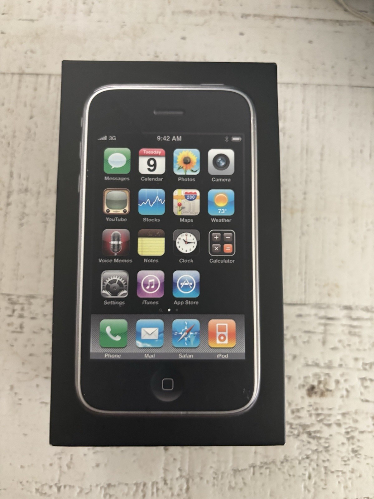 Apple iPhone 3G Black 2MP Bluetooth Wi-Fi Rear Camera w/ Original Box