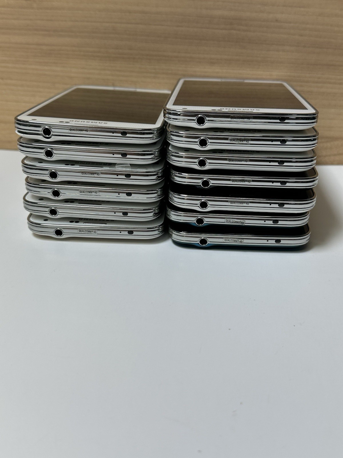 Lot Of 13 Samsung Galaxy S5 SM-G900F 16GB 4G Unlocked Smartphone