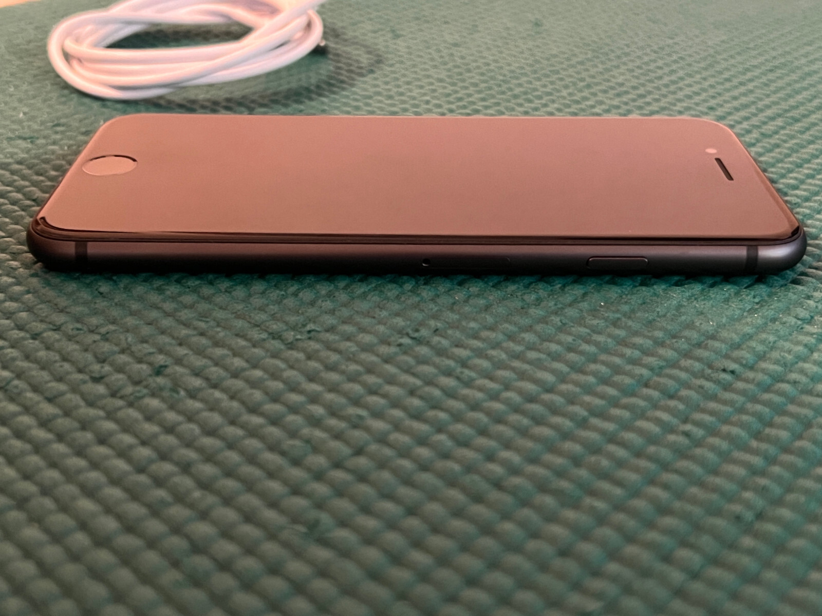Apple iPhone 8 – 64GB – Space Gray (Unlocked) A1863 (CDMA + GSM)