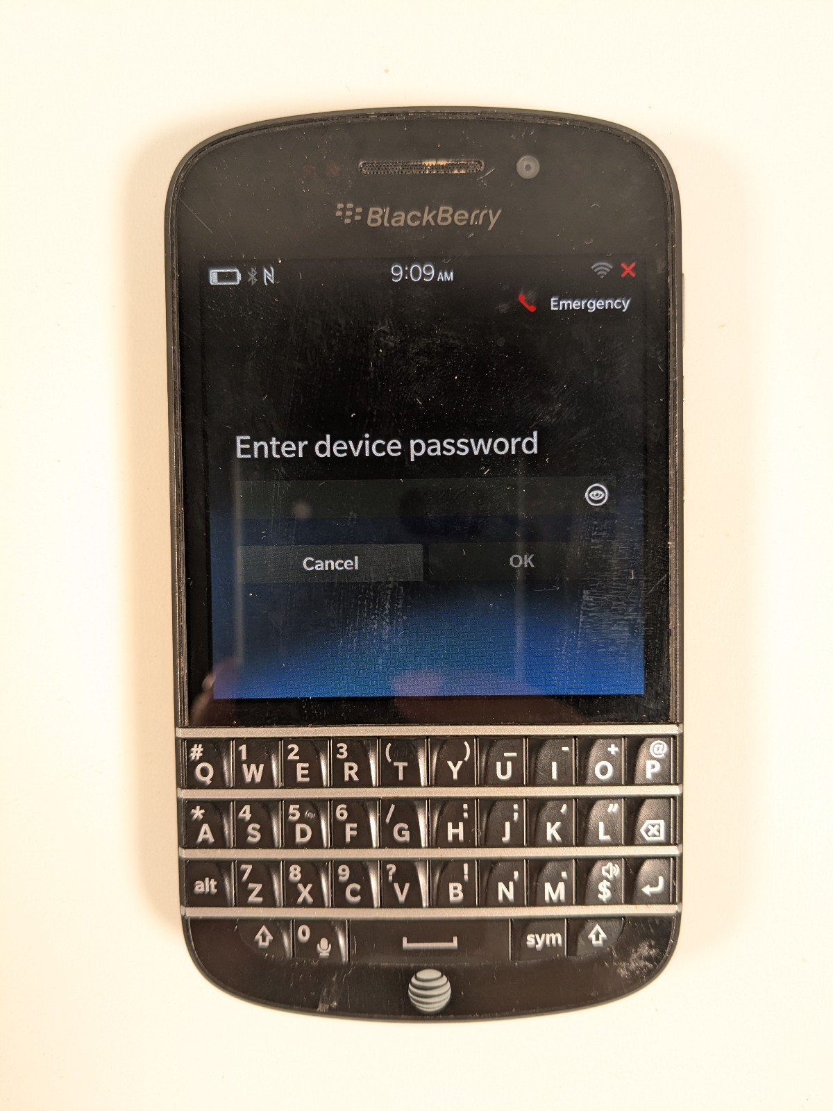 BlackBerry Q10 Cell Smartphone Keyboard AT&T Tested