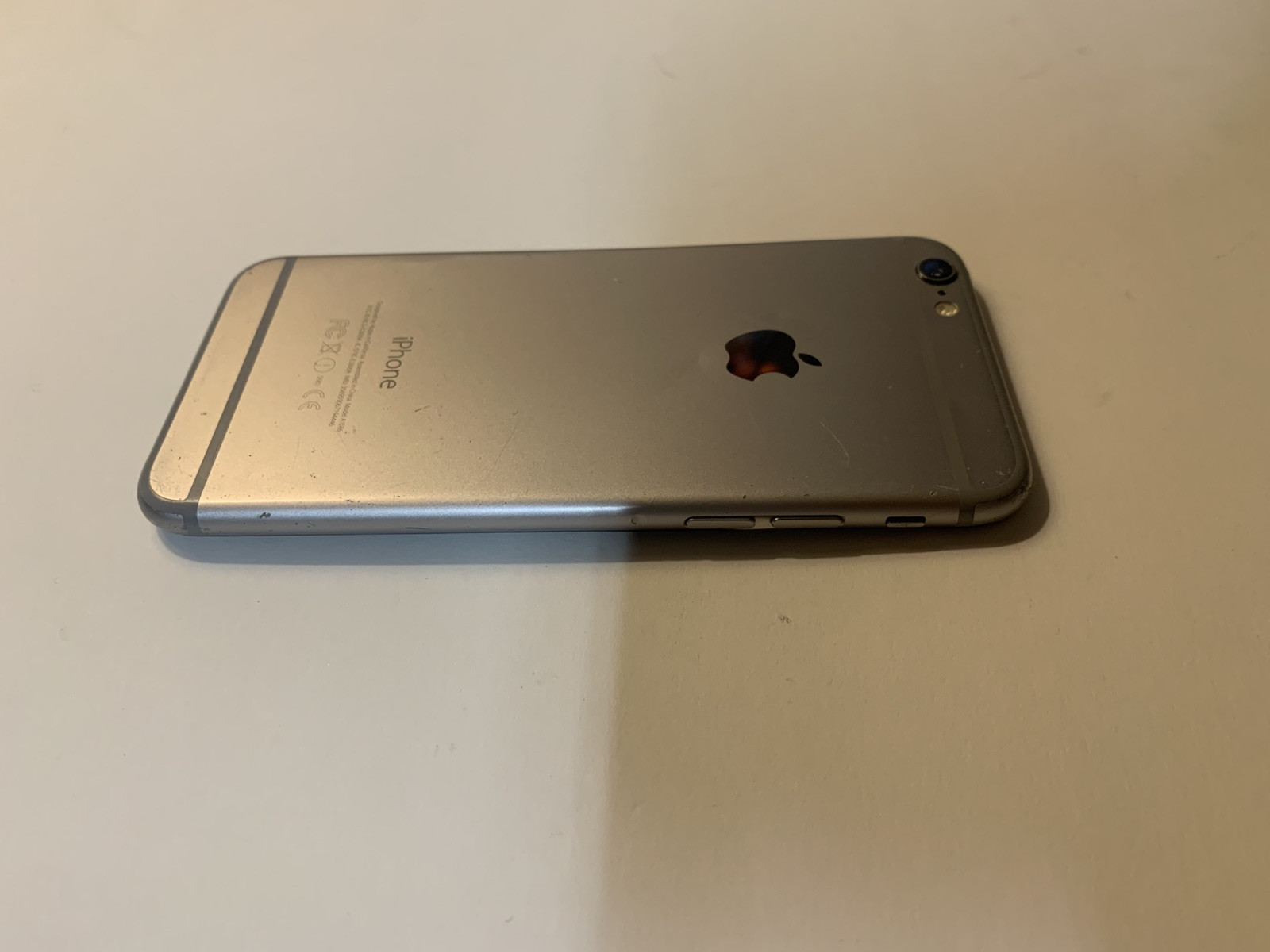Apple iPhone 6 64GB A1586