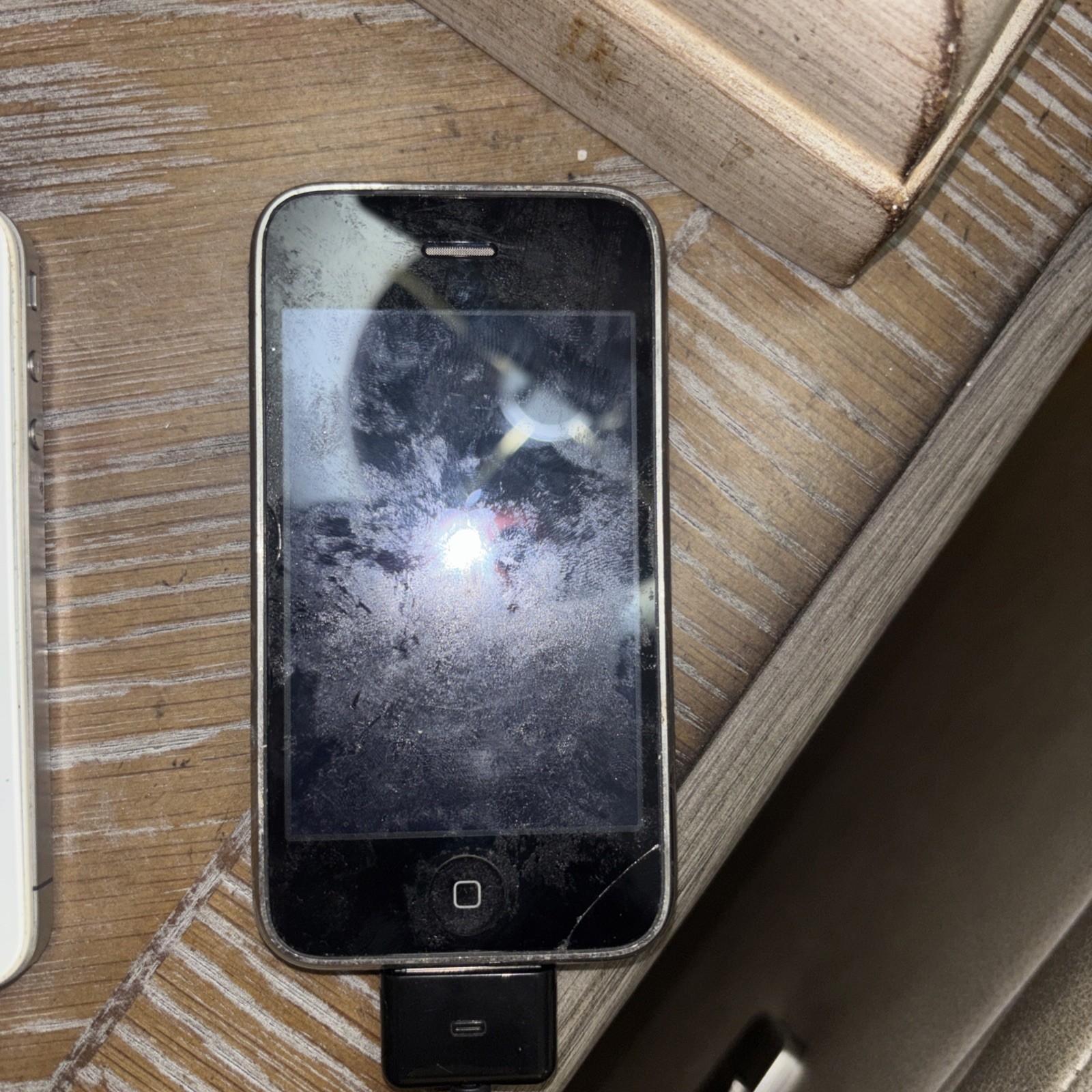 Apple iPhone 3 A1303 Black and Apple iphone A1332 white. Parts only not working