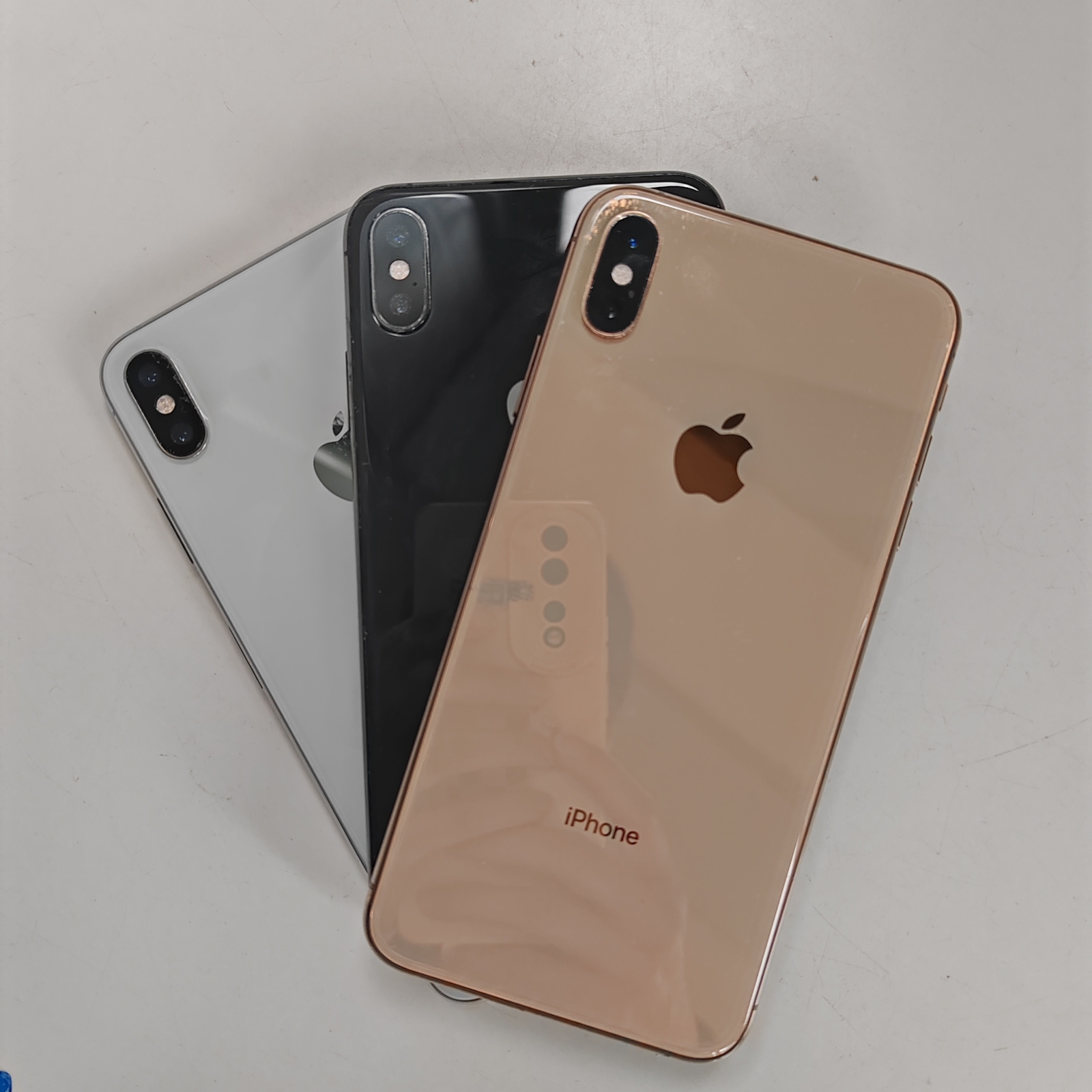 Apple iPhone XS Max 6.5″ 12MP 64GB 256GB all colors iOS 18 with Face ID
