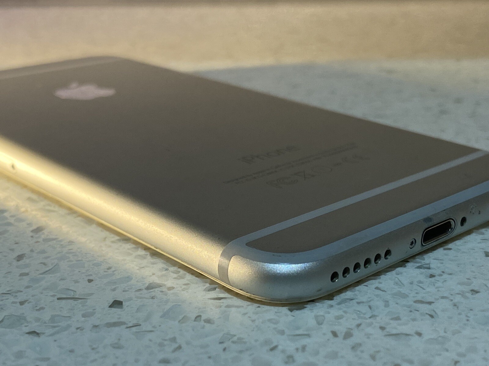 Apple iPhone 6 – 128GB – Silver A1688 (CDMA + GSM)/ DO