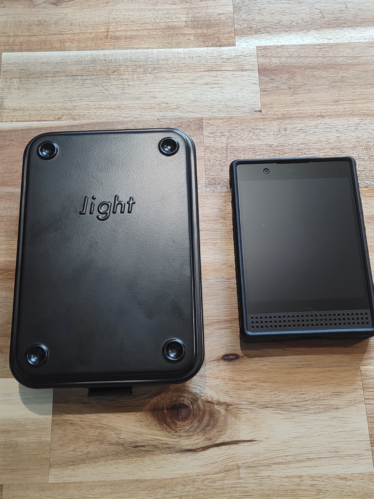 Light Phone III 3
