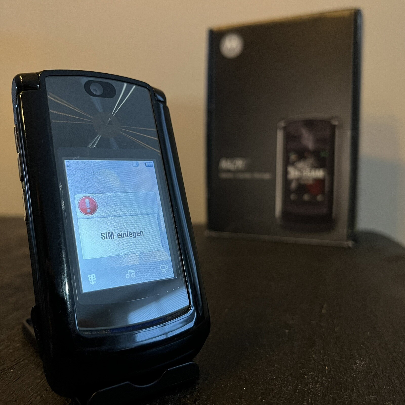 Motorola Razr 2 V9 complete in box