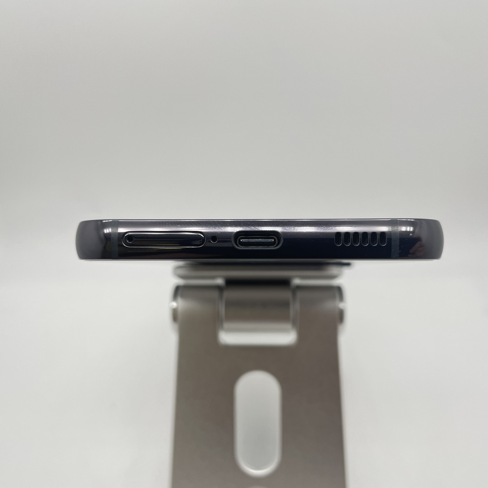Samsung Galaxy S22 5G 128GB Phantom Black Unlocked Very Good Condition