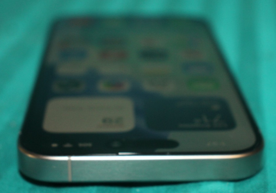 Apple iPhone 15 Pro 128GB Unlocked Very Good Condition – Silver – 88% BATTERY