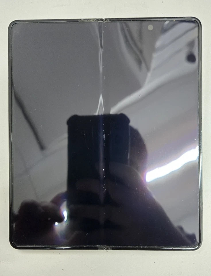 Samsung Galaxy Z Fold4 – SM-F936U 256GB Graygreen (Unlocked) CRACKED BACK *READ*